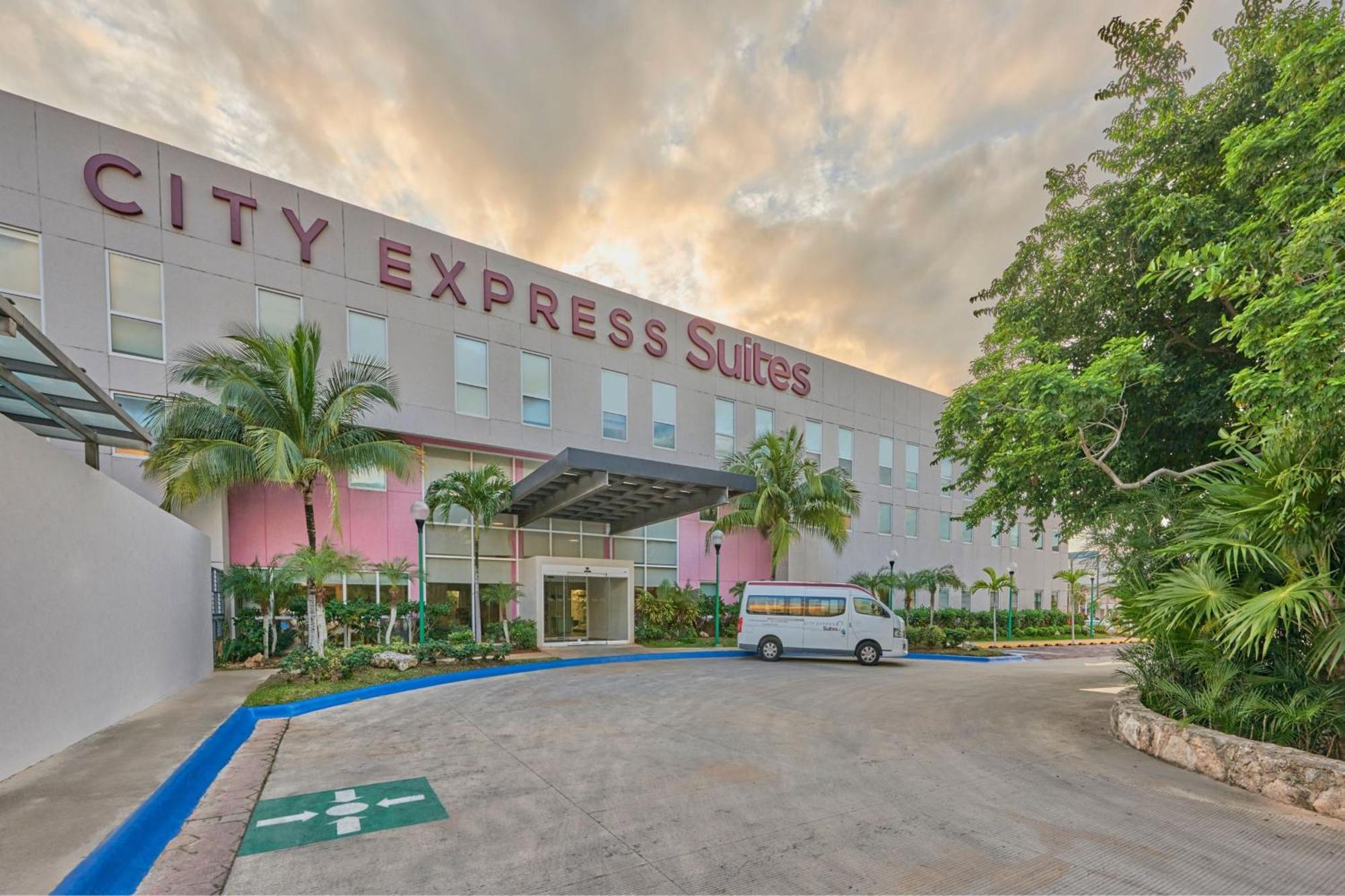 City Express Suites By Marriott Playa Del Carmen Exterior photo